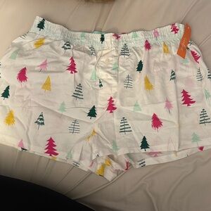 Chic White Patterned Shorts